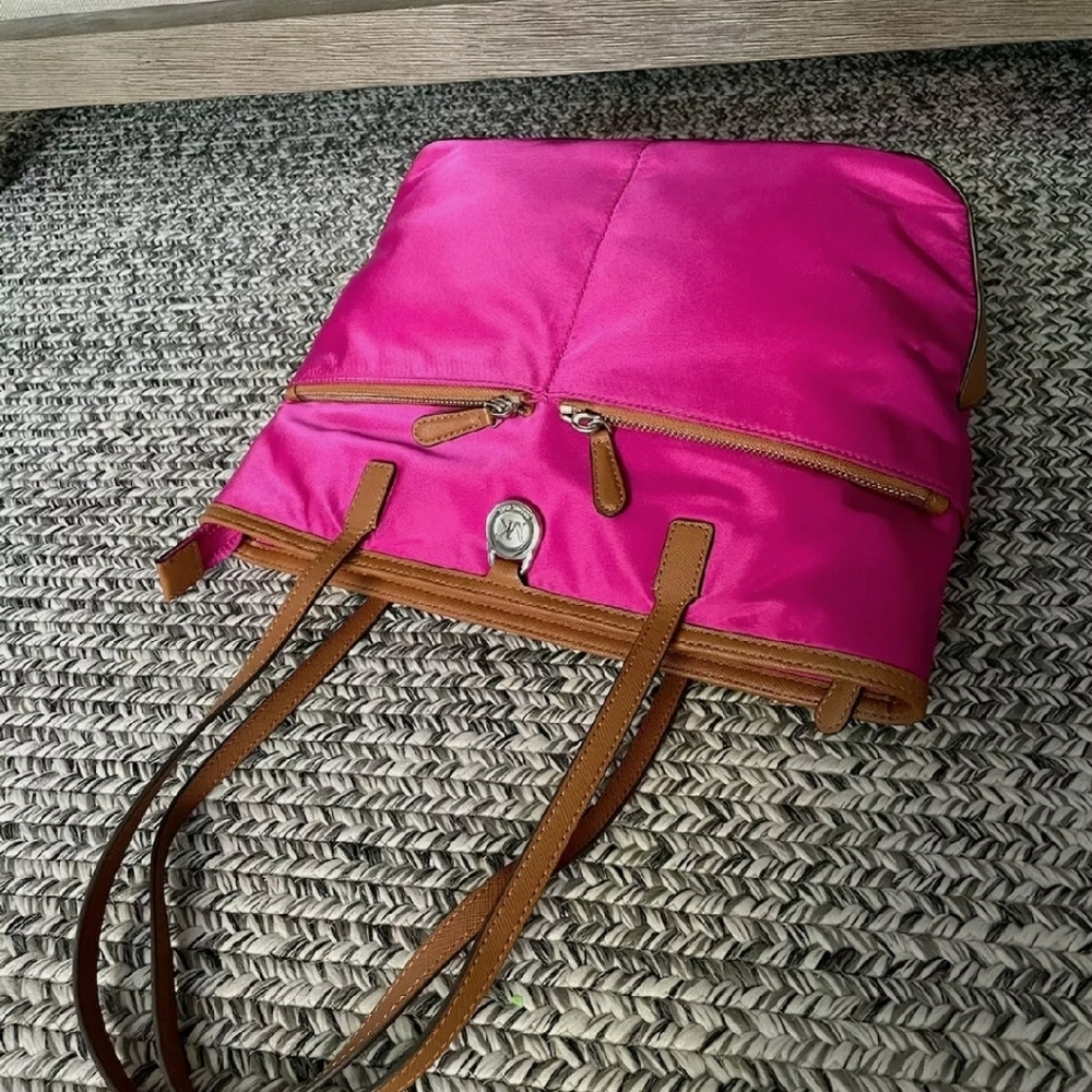 🥳HP🥳Michael Kors Pink Nylon With Brown Leather Handles and Trim NWOT Tote Bag - Picture 5 of 12